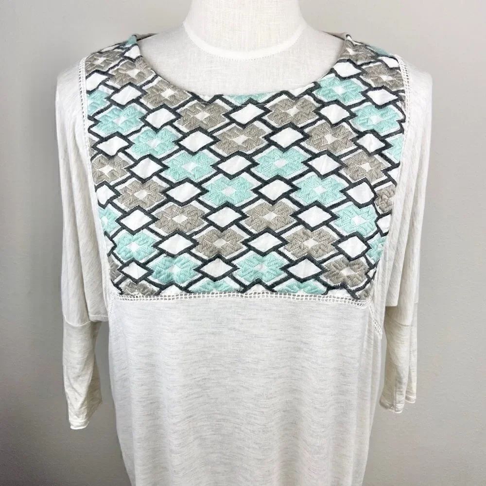 Dolan Embroidered Batwing High Low Tunic - Picture 4 of 6